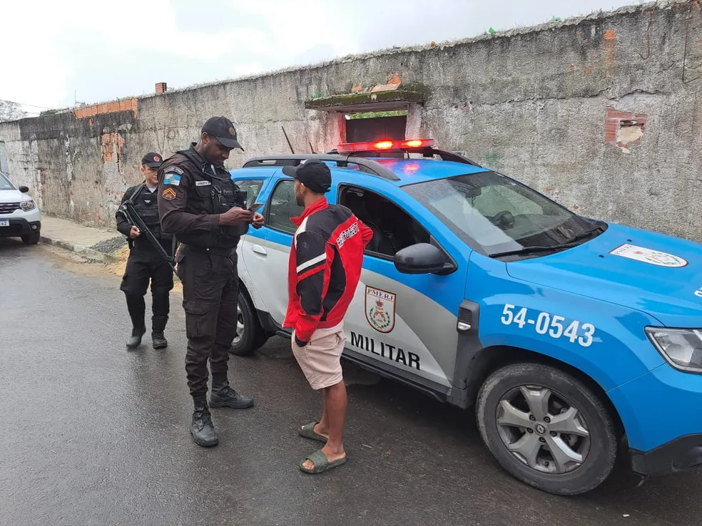 Menino de 4 Anos é Encontrado Morto em Piscina na Zona Oeste 1 Menino de 4 Anos é Encontrado Morto