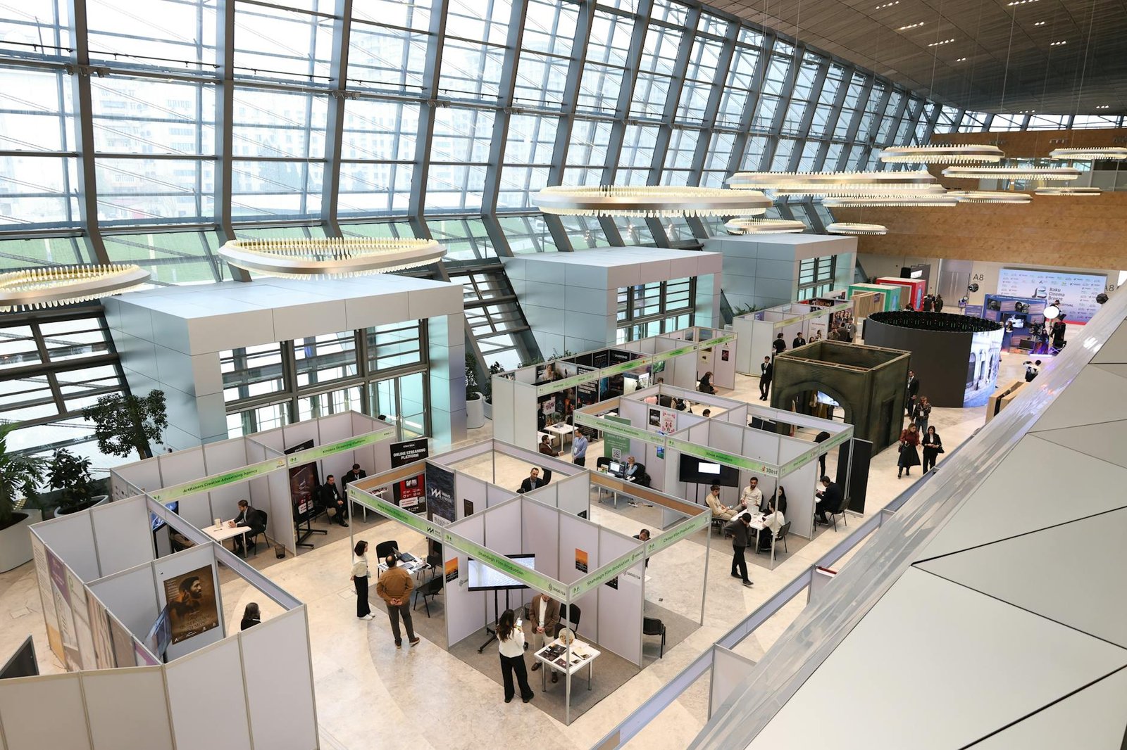 Flávio Bolsonaro critica Lula na Agrishow: reações do setor agropecuário