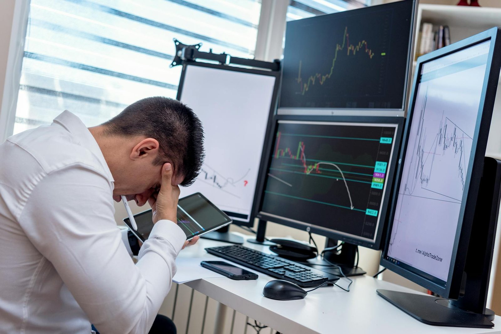Queda do Ibovespa Futuro: Vale, IPCA-15 e impasse no Oriente Médio pressionam mercado