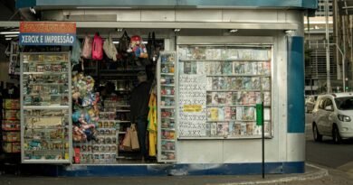 Golpes com álbum de figurinhas da Copa disparam: entenda a situação e saiba como se proteger