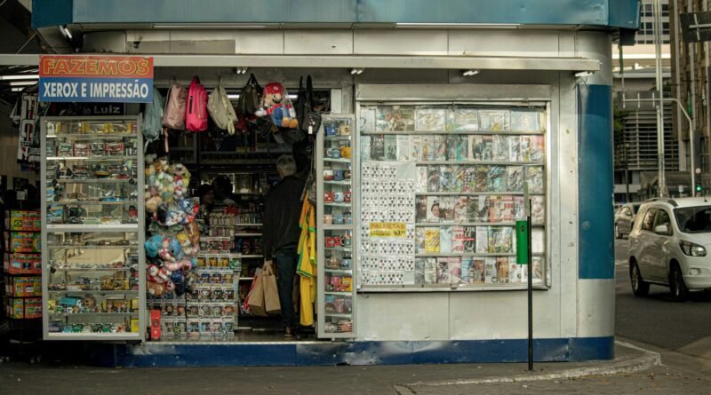 Golpes com álbum de figurinhas da Copa disparam: entenda a situação e saiba como se proteger