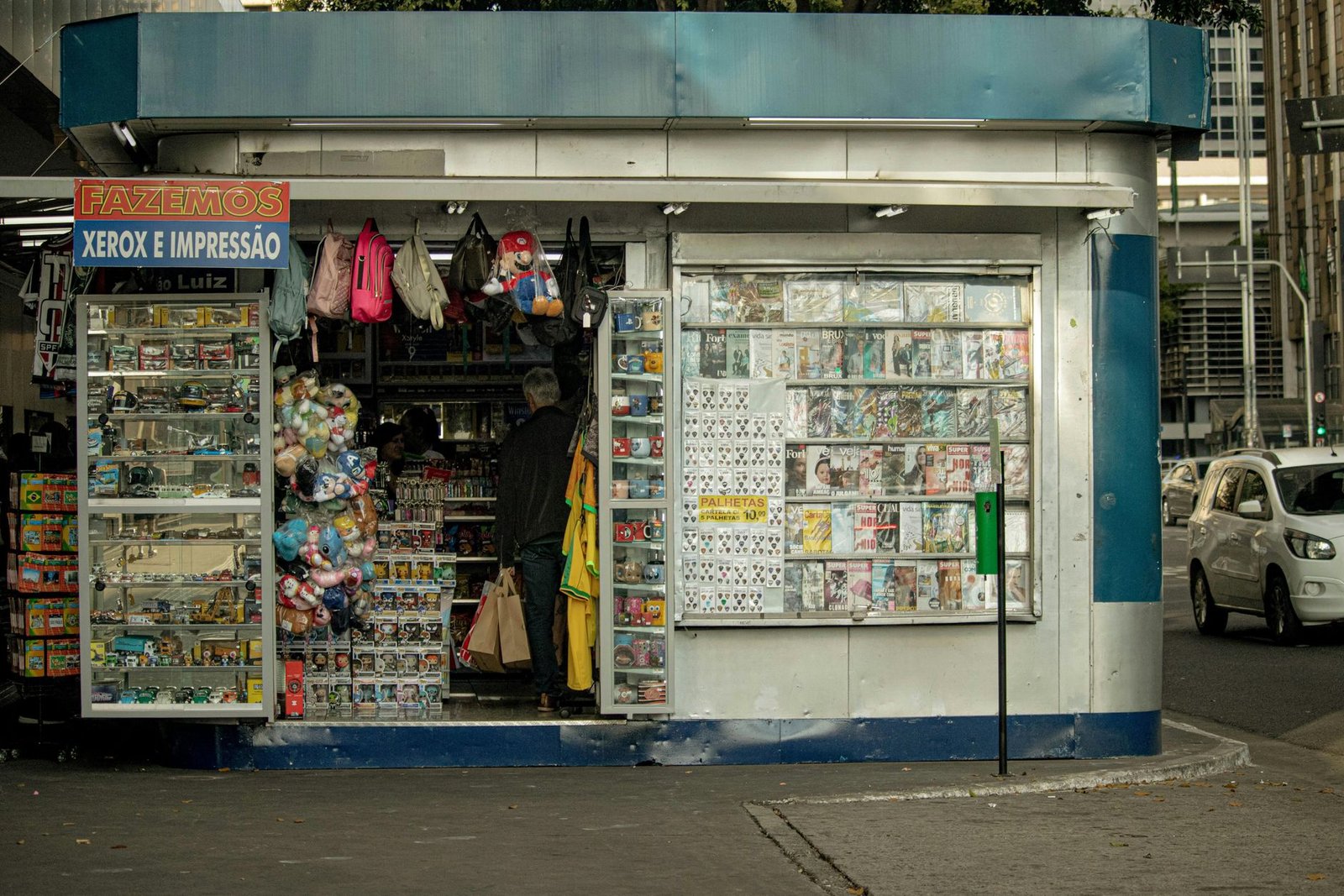 Golpes com álbum de figurinhas da Copa disparam: entenda a situação e saiba como se proteger