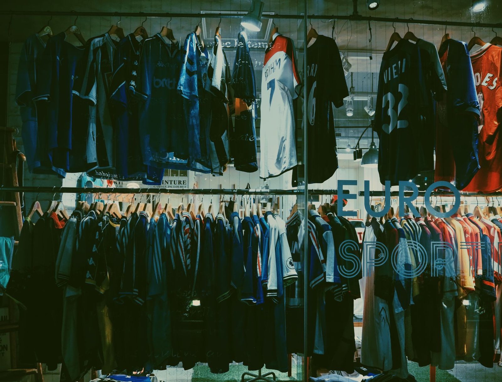 Onde encontrar as melhores camisetas de times para colocar na Copa? 6 Onde Encontrar Camisetas em Lojas Físicas - Onde encontrar as melhores camisetas de times para colocar na Copa?
