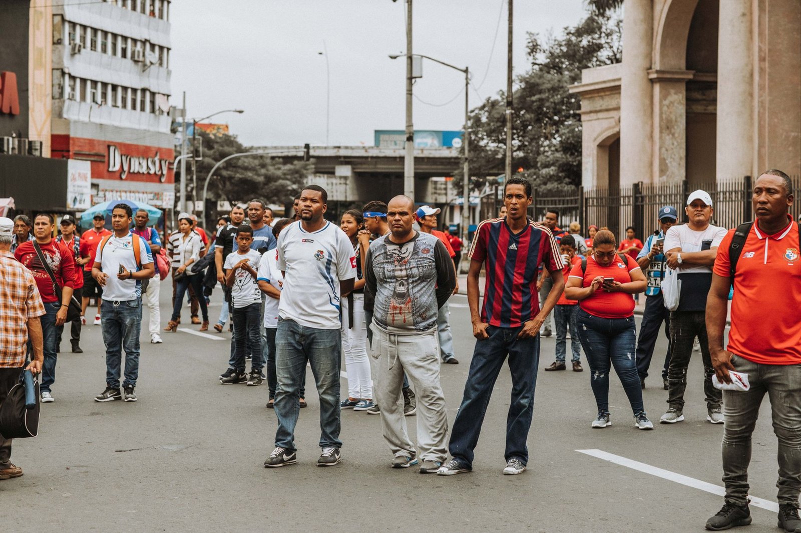 Onde encontrar as melhores camisetas de times para colocar na Copa?