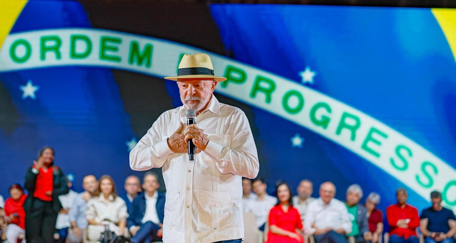 TSE manda governo remover publicações com destaque pessoal a Lula