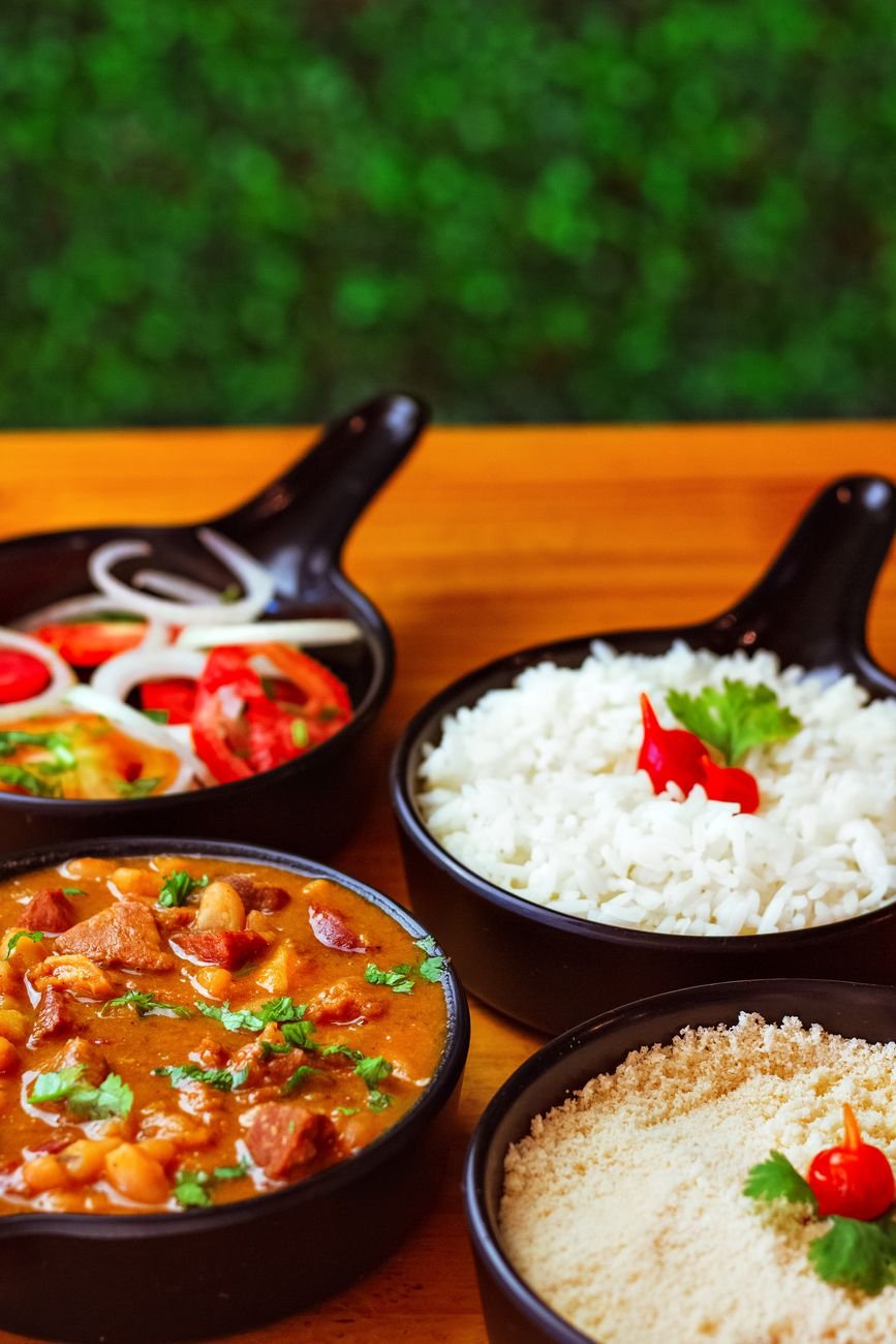 O cardápio que conquistou o público - De saladas à feijoada vegana: restaurante na periferia de SP fatura R$ 40 mil com comida saudável
