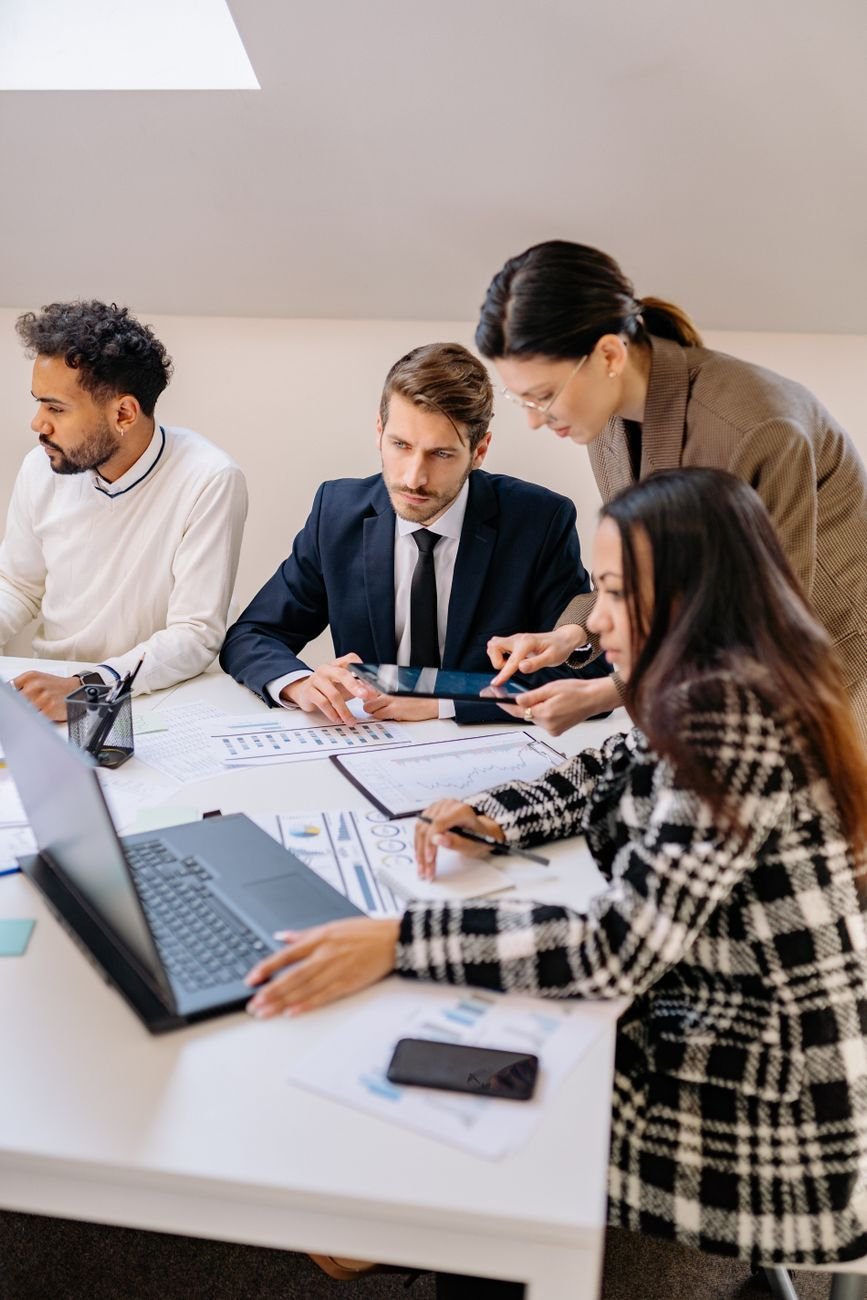 Planejamento financeiro pessoal: como fazer um em 13 passos! 5 Como implementar e ajustar seu planejamento financeiro - planejamento financeiro pessoal