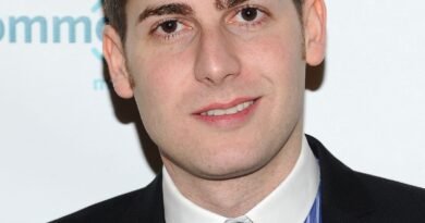Quem é Eduardo Saverin, bilionário brasileiro que comprou participação no Liverpool