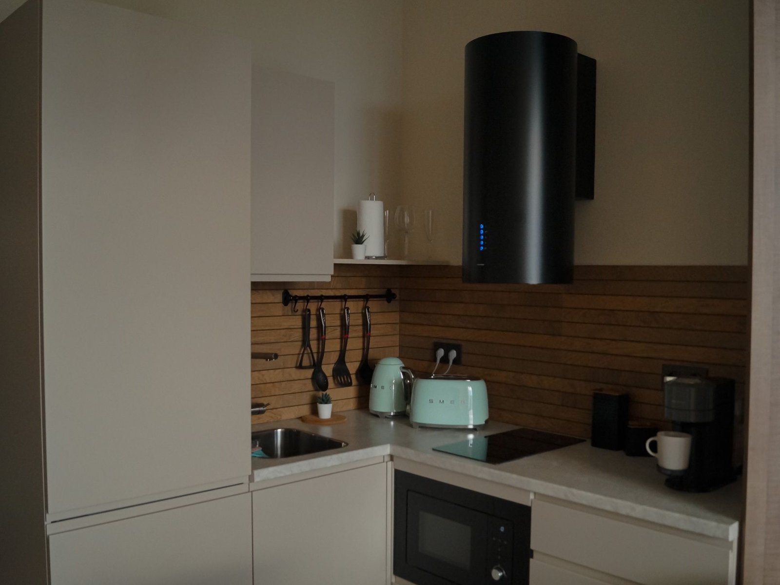 Capacidade e design da Mijia Capsule Coffee Machine - Cafeteira da Xiaomi aceita qualquer cápsula e faz café em 25 segundos