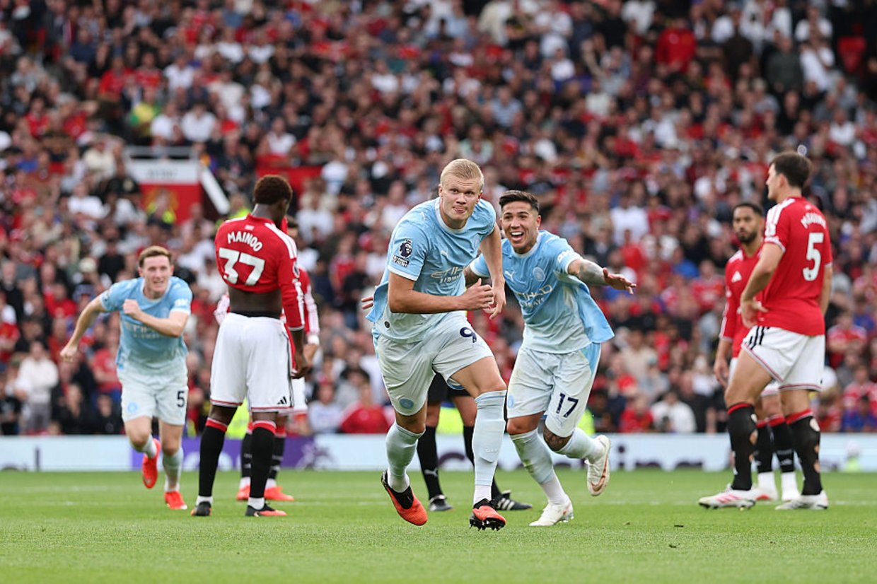 City supera expulsão de Foden e vence United em Old Trafford
